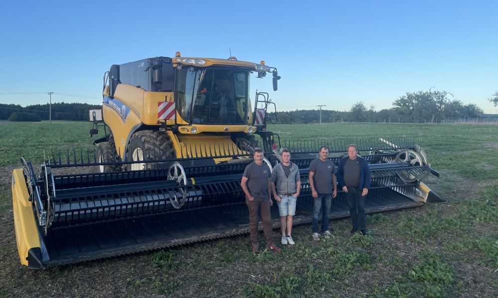 Effiziente Ernte mit dem MacDon FD230 und einem RTK System von EFIX