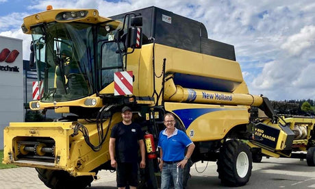 New Holland Mähdrescher geht auf die Schwäbische Alb