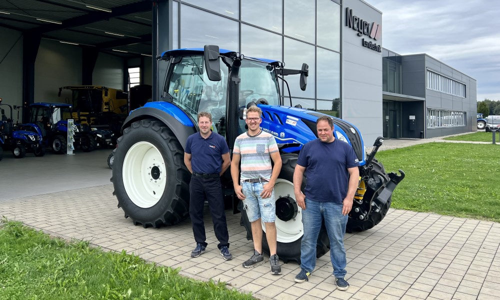 Milchvieh Betrieb aus Bergatreute freut sich über neuen New Holland