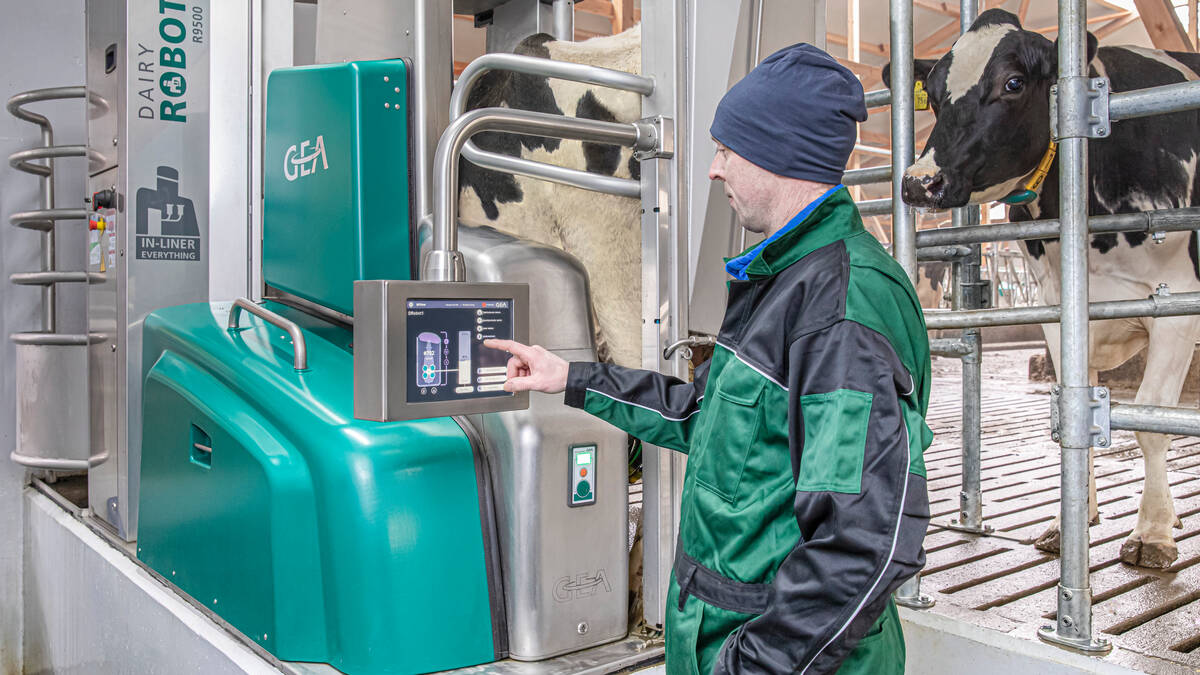 GEA DairyRobot R9500 I Melkroboter I Monobox I GEA Solution Center ...