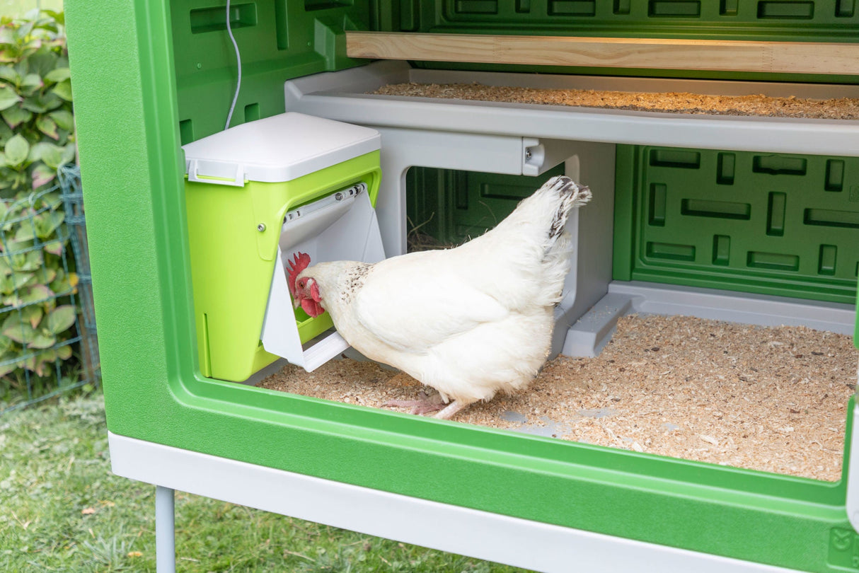 SmartCoop Hühner Futterautomat mit Schutzklappe, 7,5 kg - 70660