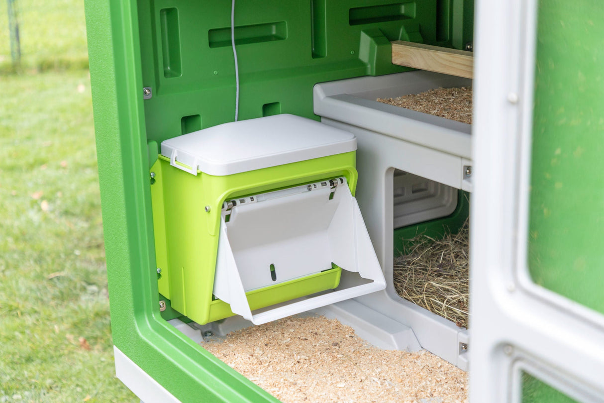 SmartCoop Hühner Futterautomat mit Schutzklappe, 7,5 kg - 70660