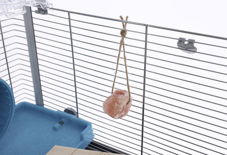 Kerbl Leckstein aus Bergkristallsalz 80g, mit Aufhängeseil - 83135