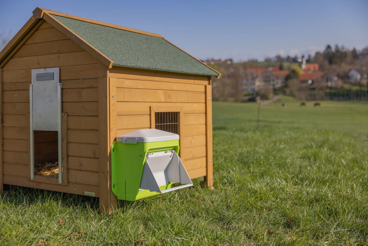 SmartCoop Hühner Futterautomat mit Schutzklappe, 7,5 kg - 70660