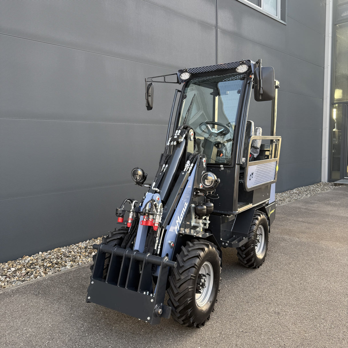 MONA Lunar elektrischer Hoflader