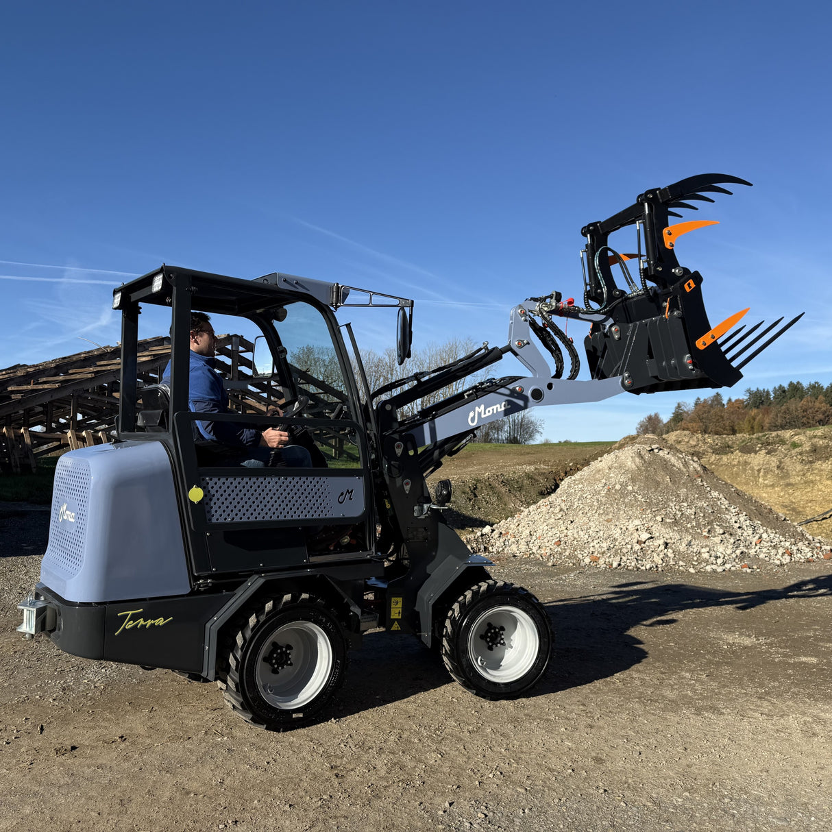 MONA Terra elektrischer Hoflader