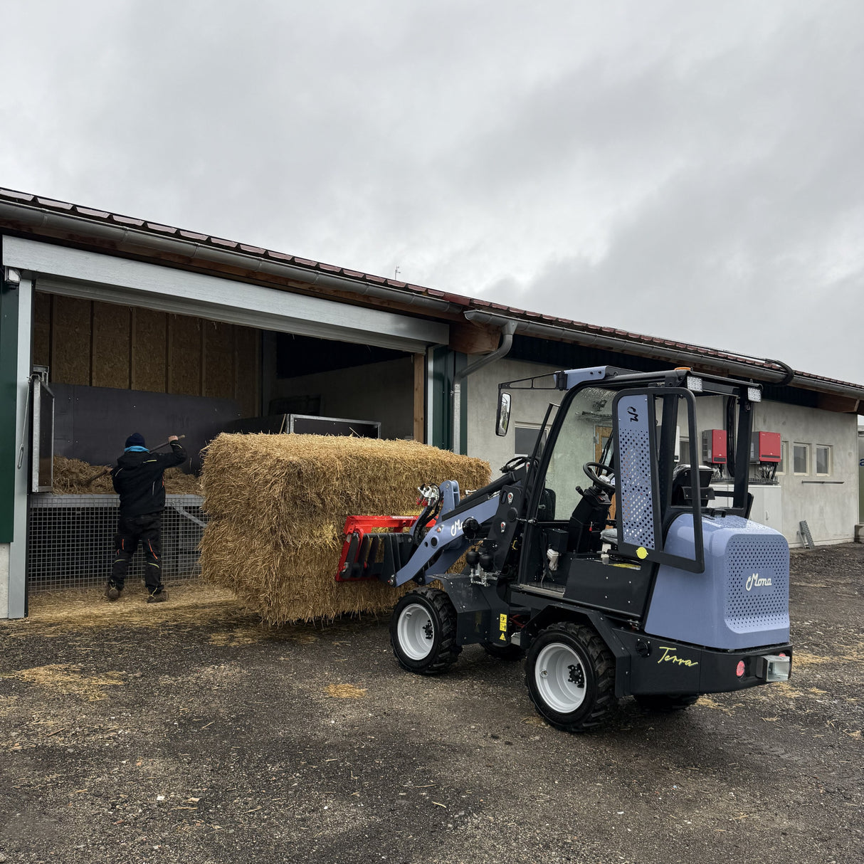 MONA Terra elektrischer Hoflader