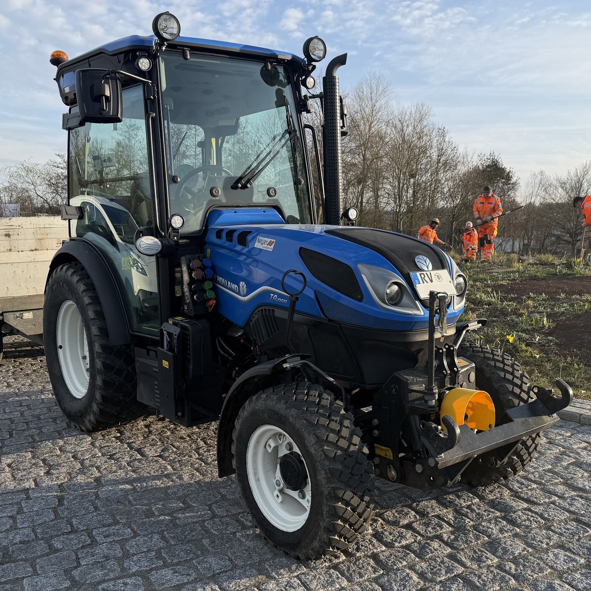 New Holland T4.100 N Schmalspur-Traktor