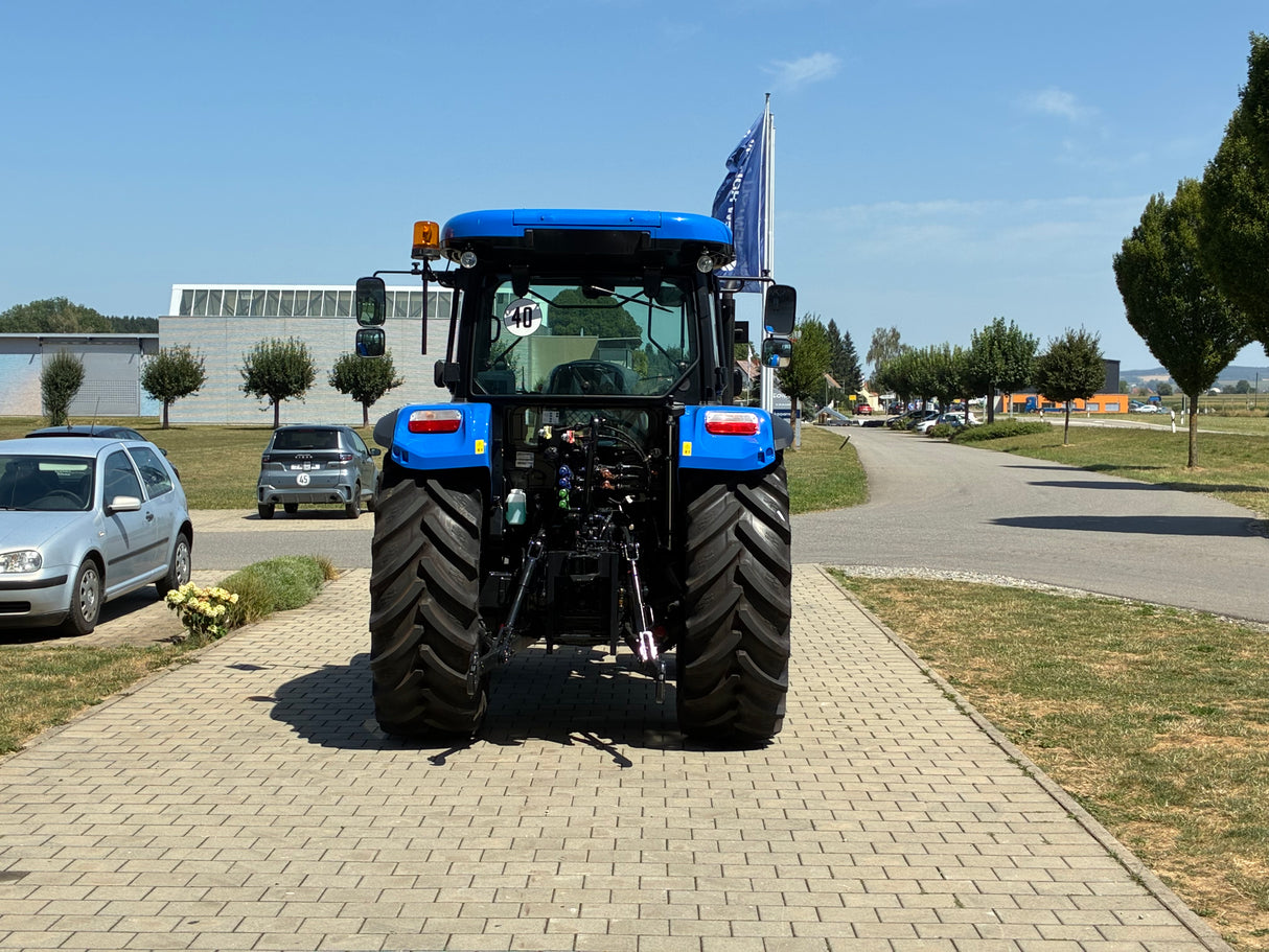 New Holland T5.100S Traktor mit Frontlader im Angebot