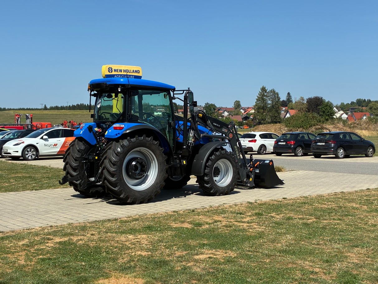 New Holland T5.100S Traktor mit Frontlader im Angebot