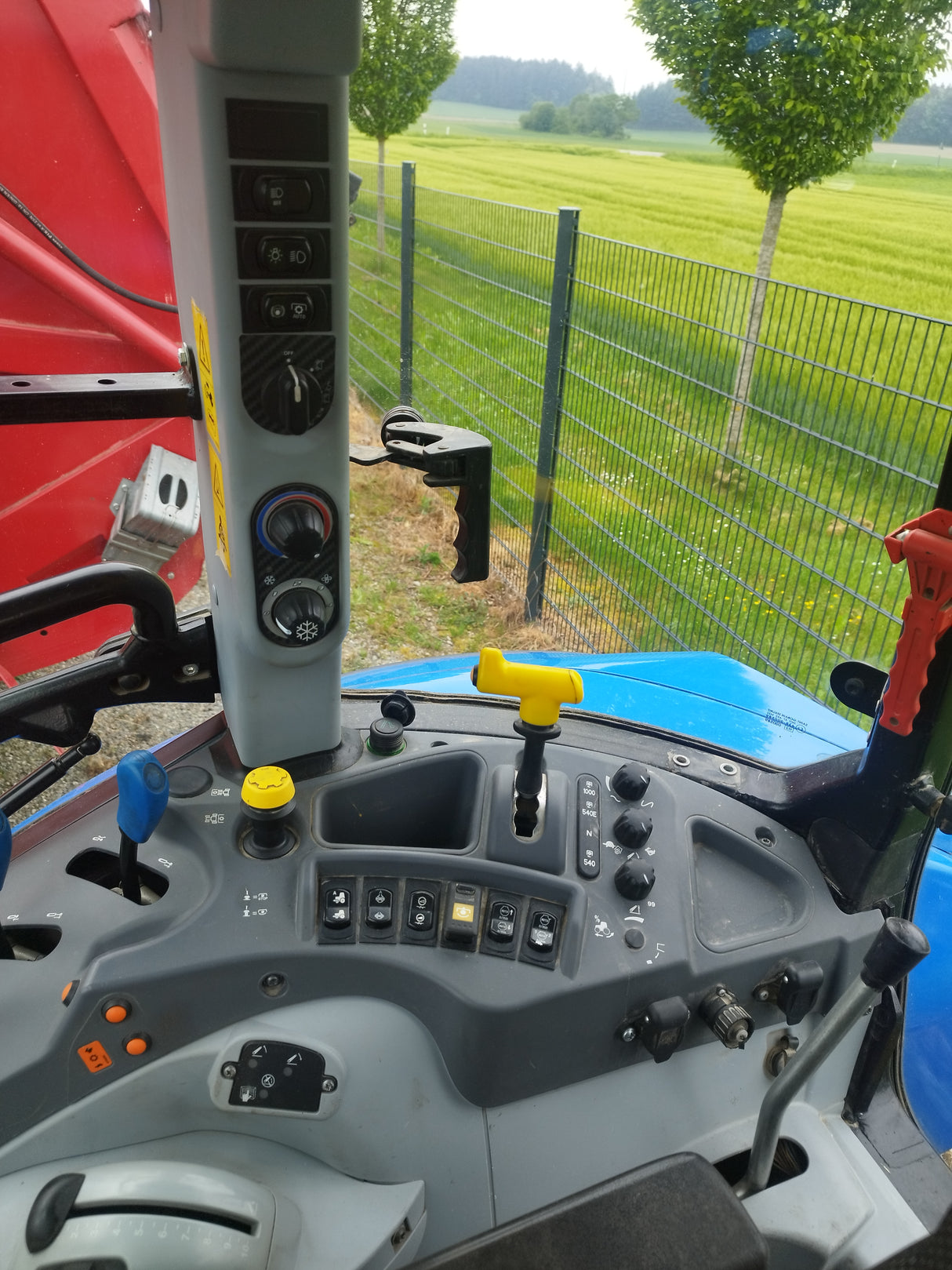 New Holland T5.105 EC Traktor gebraucht Baujahr 2014