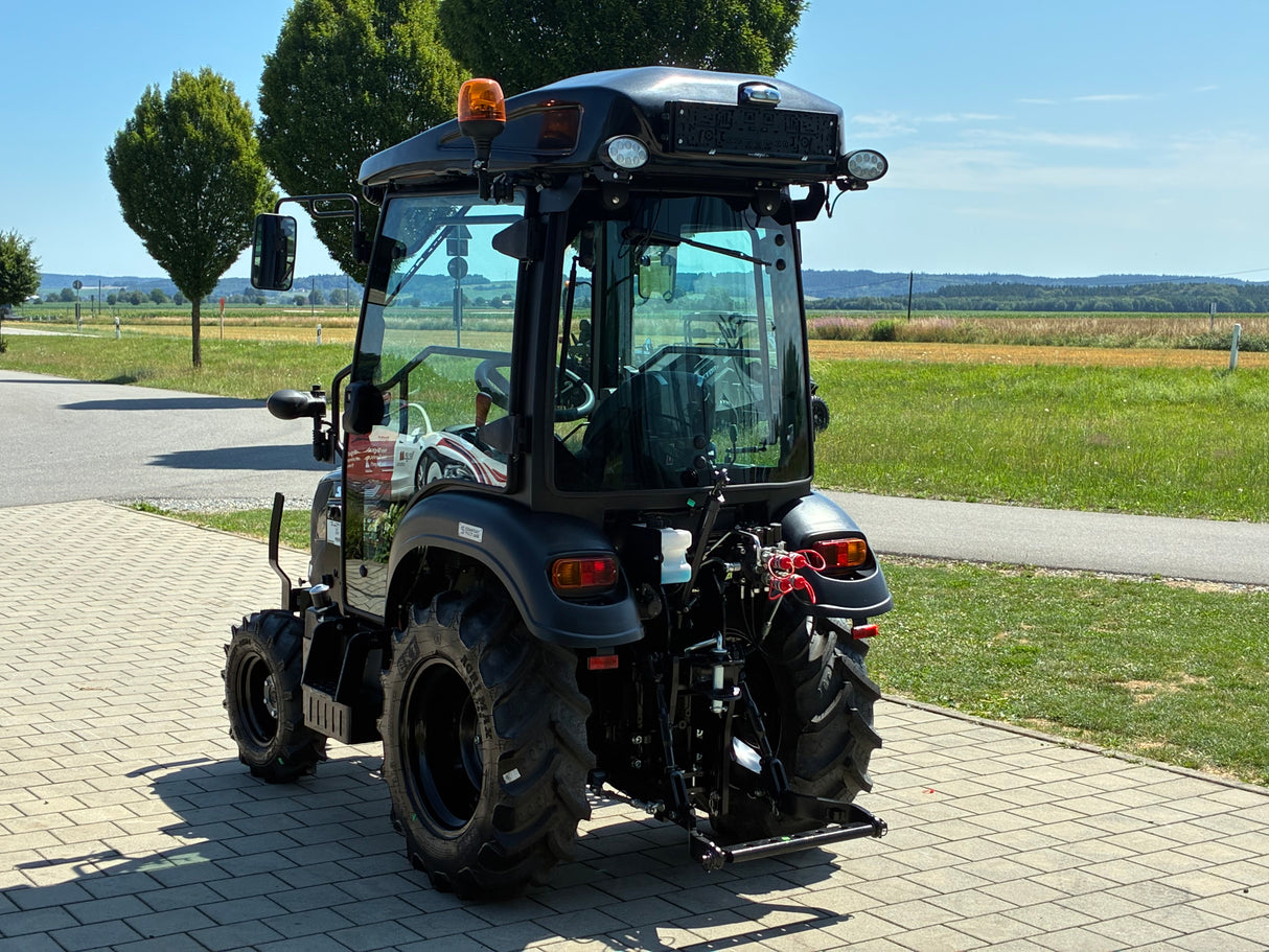 Solis 26 9+9 mit Kabine Black Panther Sonderlackierung