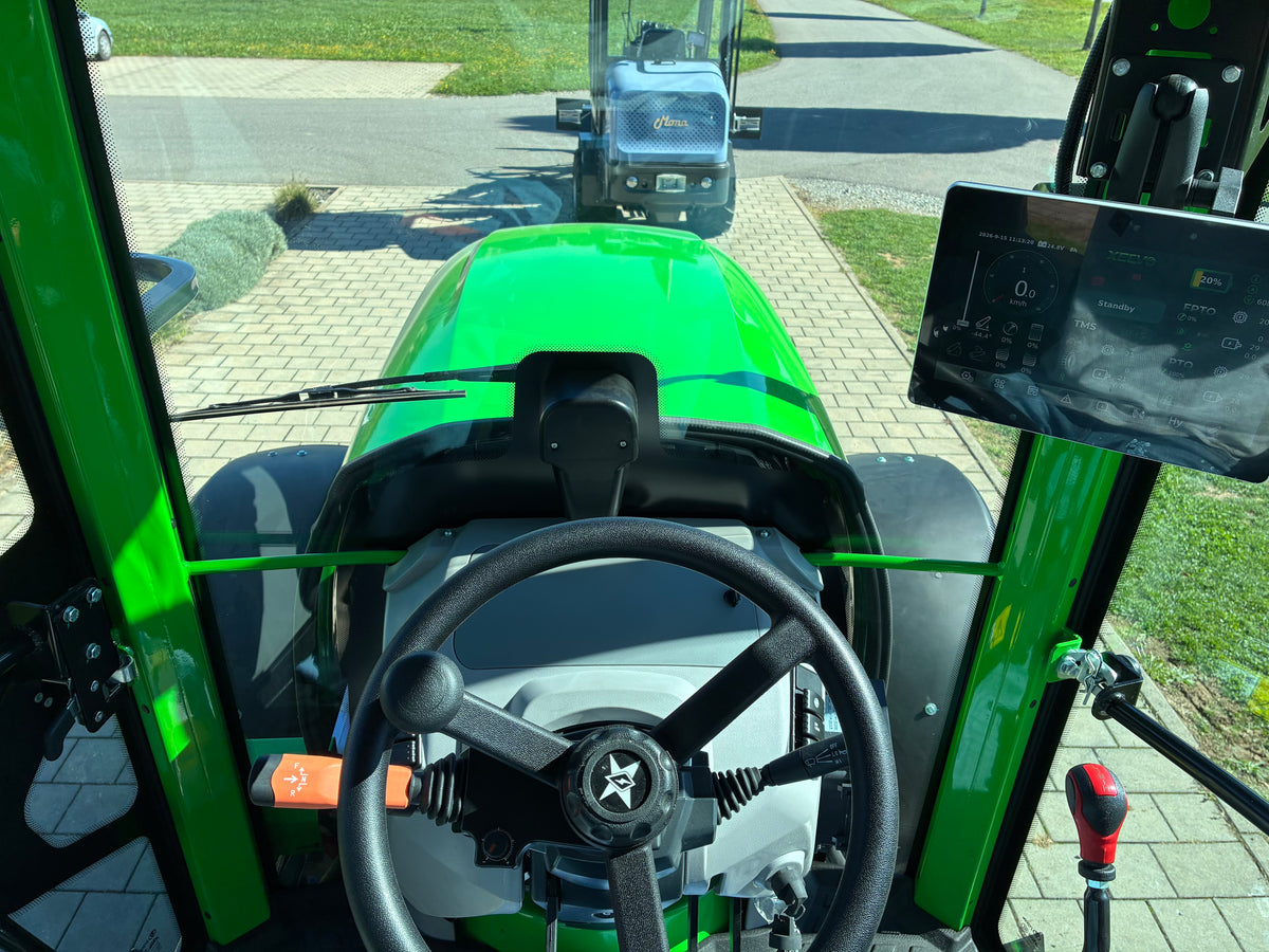Xeevo E904i Elektro-Traktor mit 100 PS