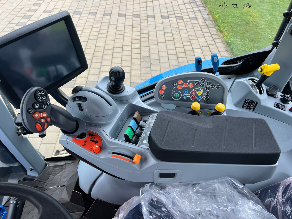 New Holland T5.140 AutoCommand Traktor - Vorführer -