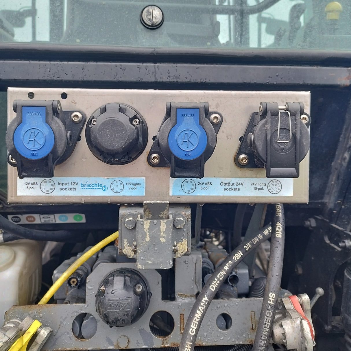 New Holland TM125 Traktor gebraucht Baujahr 2001