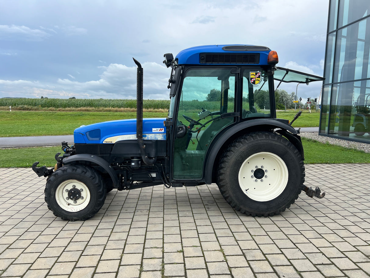 New Holland TN95 NA Schmalspur Traktor gebraucht Baujahr 2006